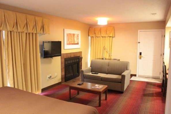 Hawthorn Suites By Wyndham Wichita East 20/35
