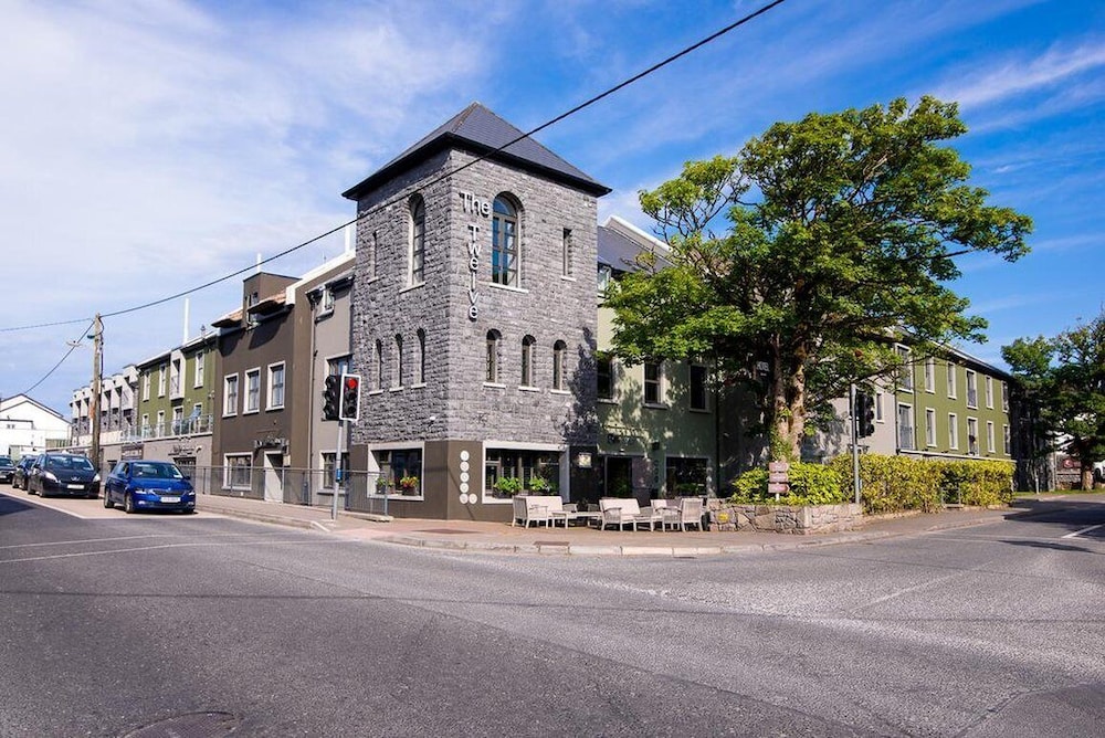 The Twelve Hotel 64/71