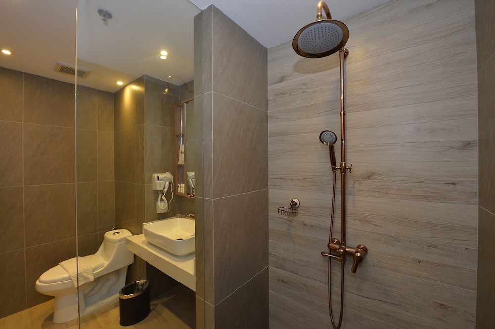 Jasmine, Loft, 1 Queen and 2 Double Beds، The Orchard Hotel Baguio 9/9