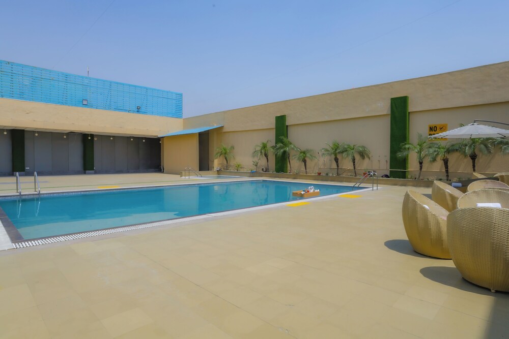 The Conway, Meerut 48/50