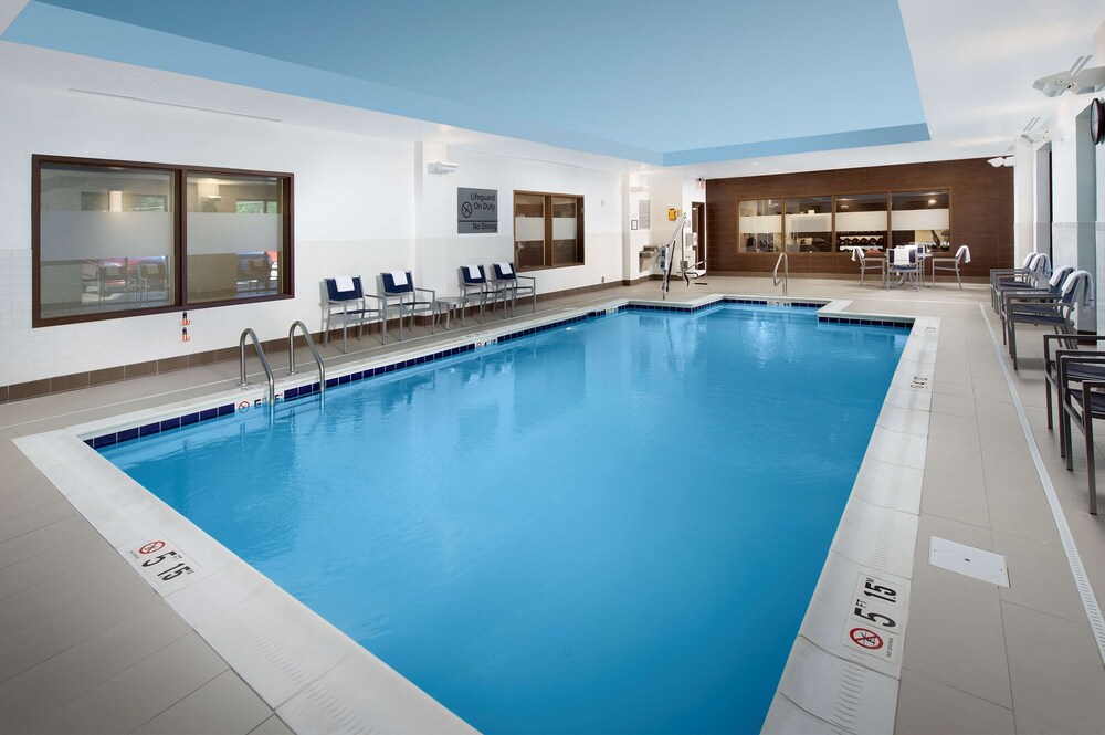 Hampton Inn & Suites Falls Church 1/34