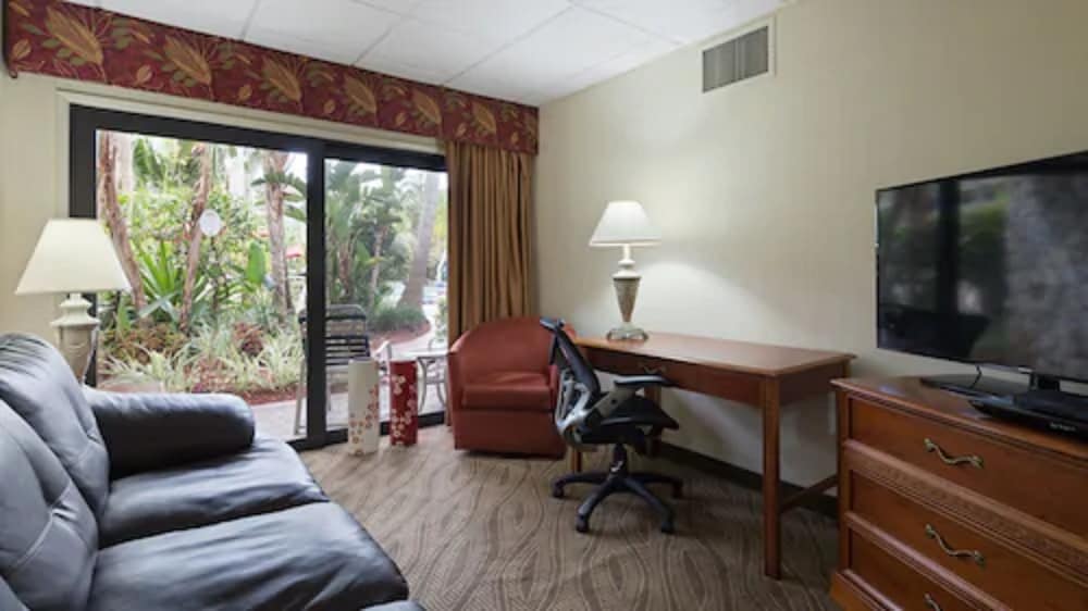Best Western Naples Inn & Suites 30/36
