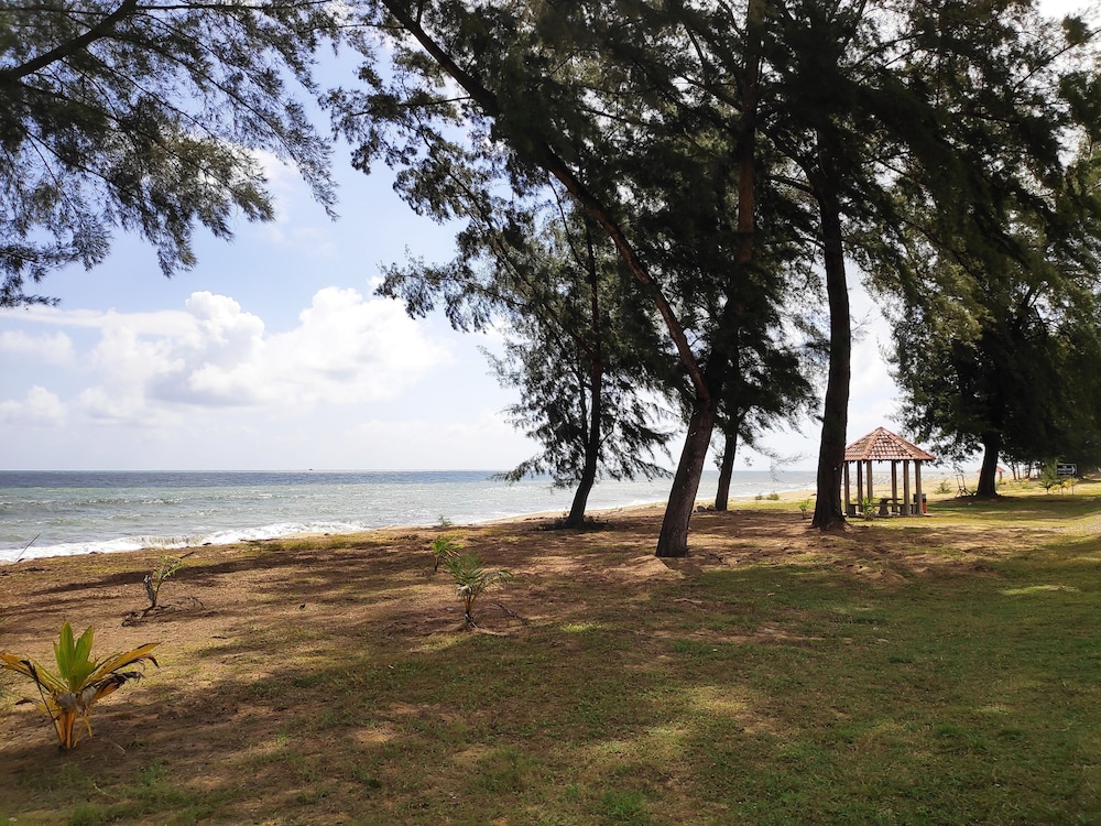 Semarak Beach Inn 39/45