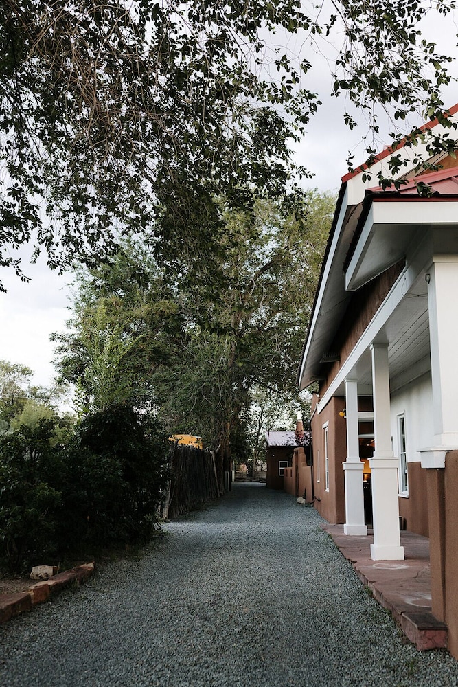 El Paradero Bed & Breakfast Inn 73/79