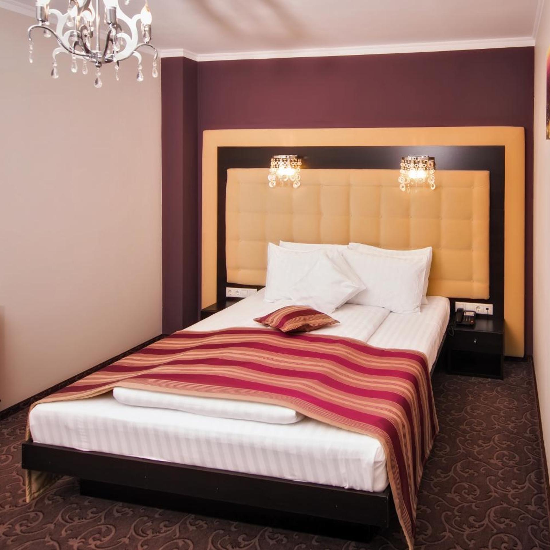 جناح، Hotel Ozana 2/5