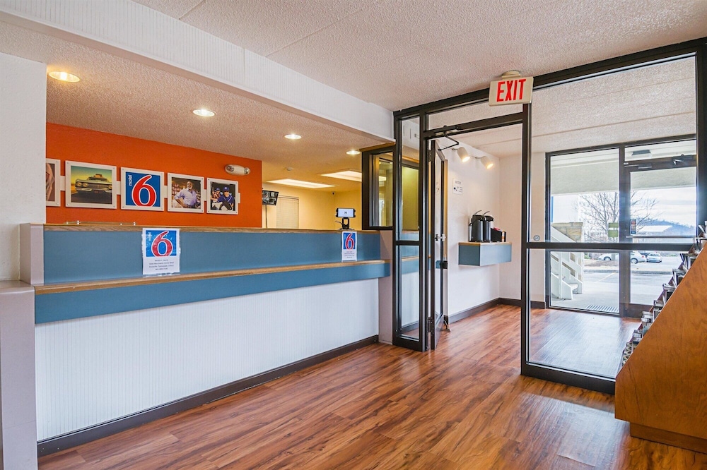 Motel6 Knoxville, TN - North 6/45