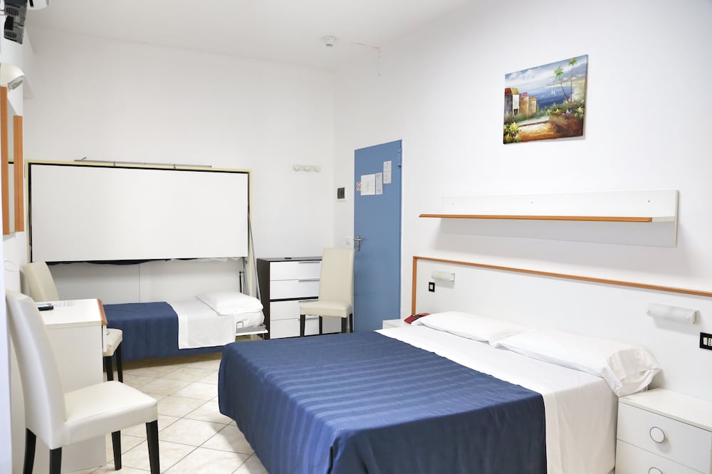 HOTEL MAYOLA 12/73