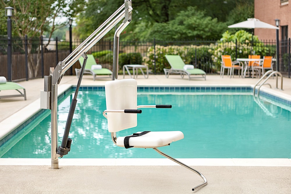 Holiday Inn Express Hotel And Suites Greenville Downtown 50/82