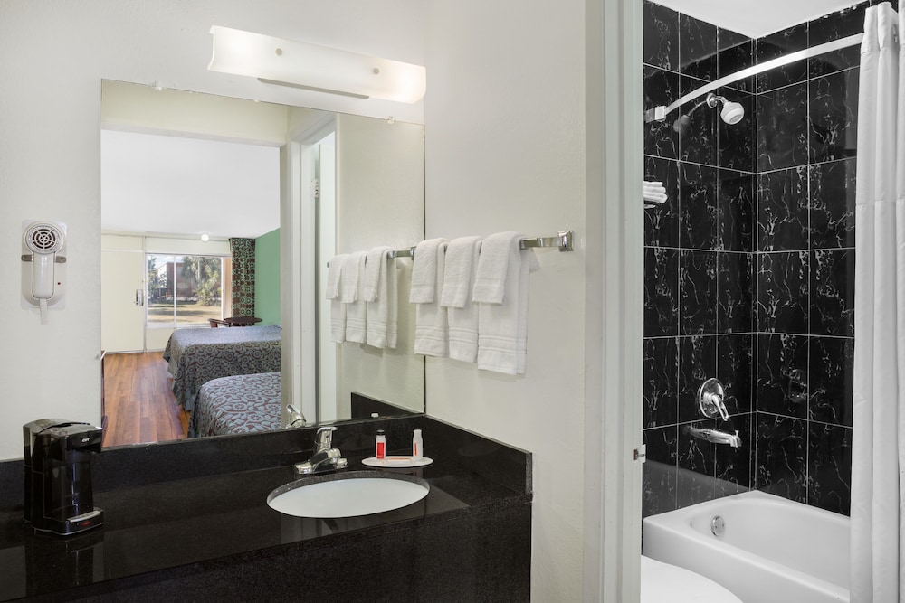 Travelodge by Wyndham Fort Myers North 13/36