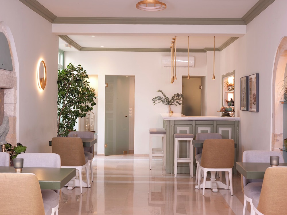 Mythos Suites Hotel 53/68