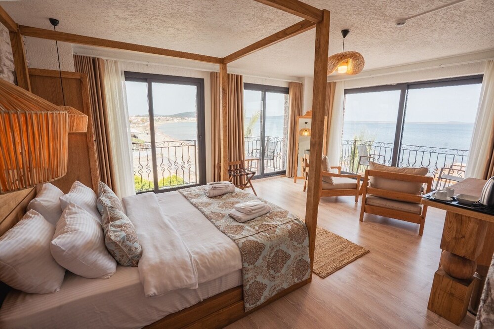 Cunda Aksac Otel 12/50