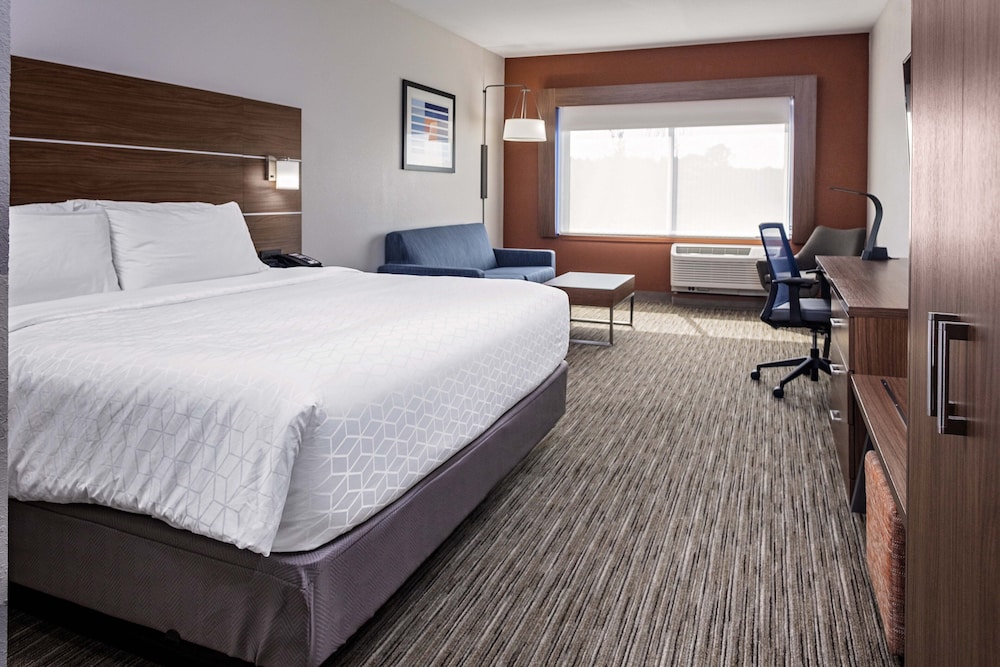 Holiday Inn Express & Suites Madison 10/59