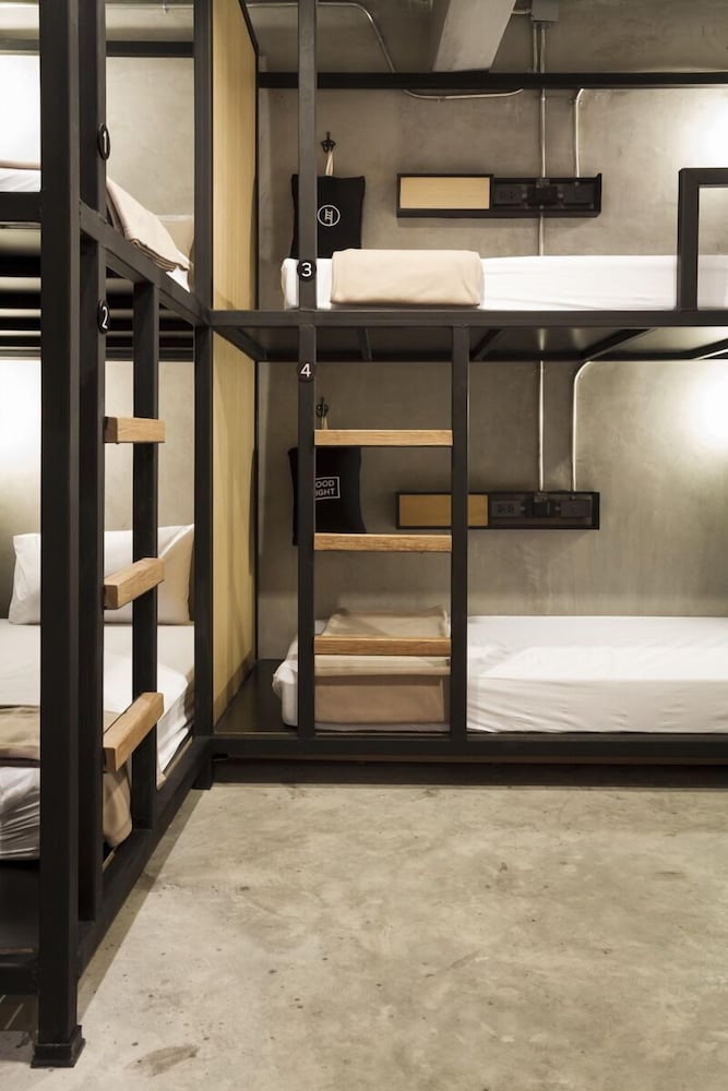 Bed Station Hostel 62/65