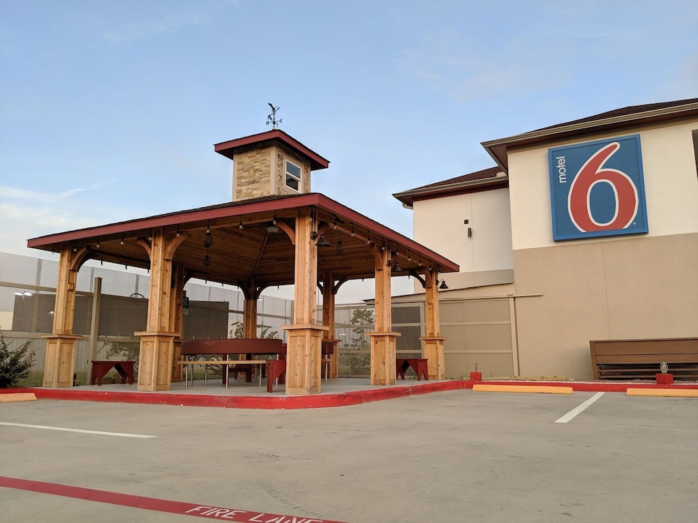 Motel6 Houston, TX - North 52/55