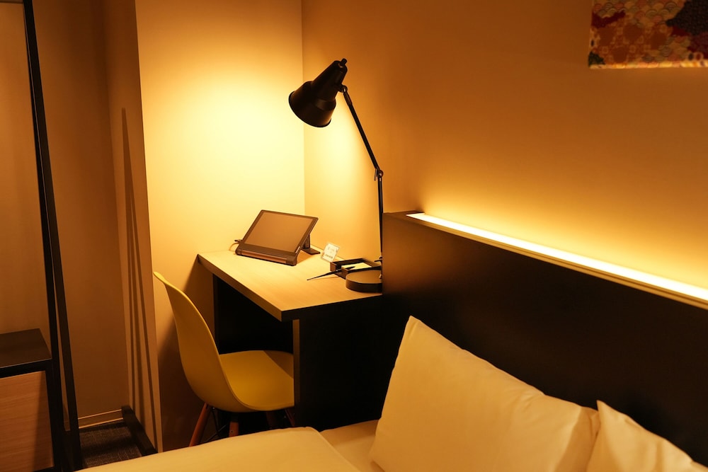 Nplushotel higasikanda 30/40