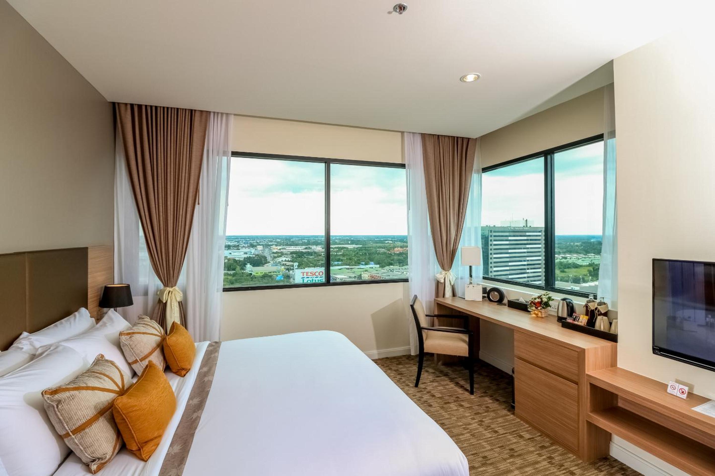 Executive, Suite