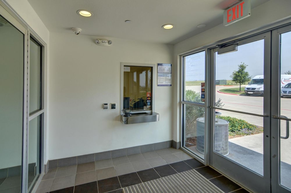 Motel6 Roanoke, TX - Northlake - Speedway 30/48