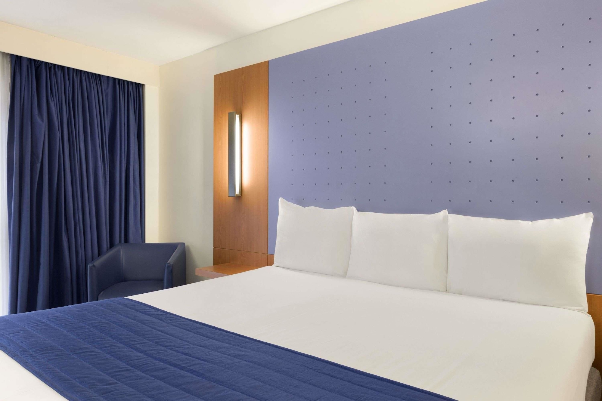 ROOM, TWIN BEDS