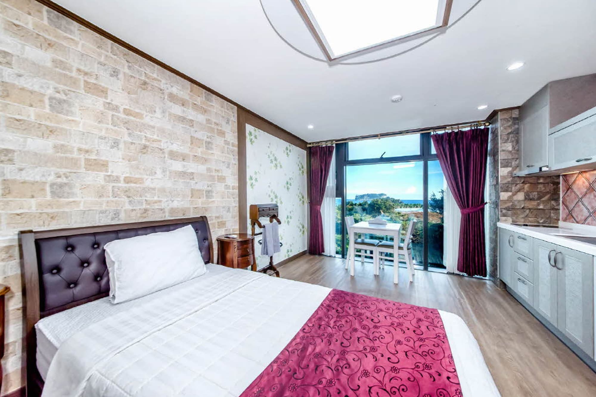 ROOM, TWIN BEDS, OCEAN VIEW