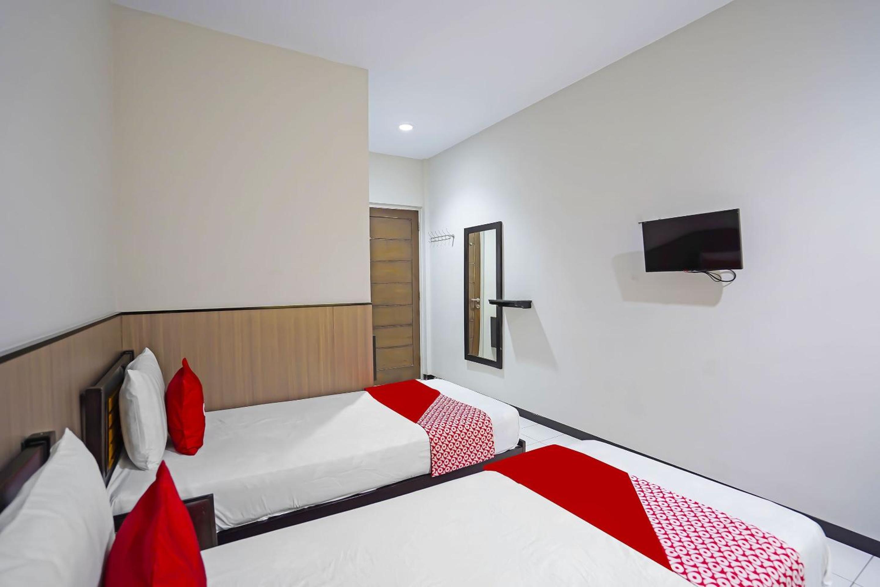 Room at OYO 91710 Hotel Anugerah, JEMBER
