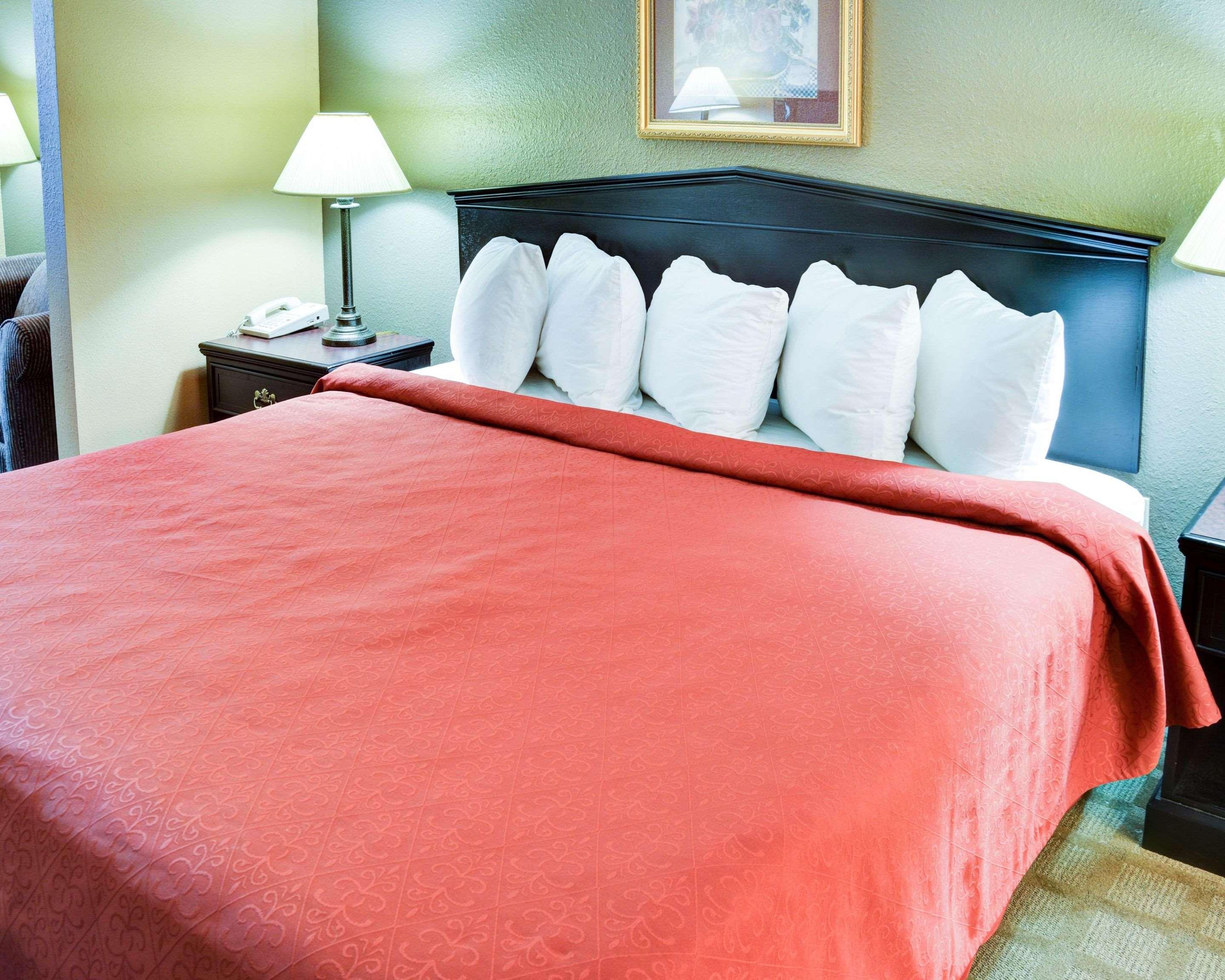 جناح بسرير كينج، Quality Inn and Suites Hot Springs Lake Hamilton 5/6