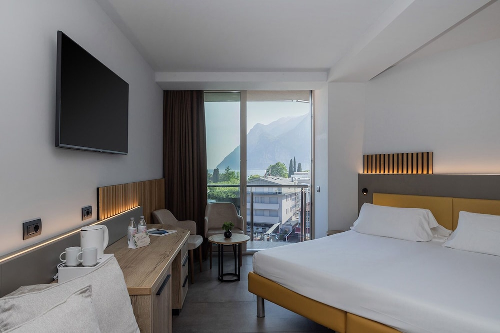 غرفة ديلوكس بسريرين منفصلين بإطلالة على البحيرة، Hotel Garda 5/10