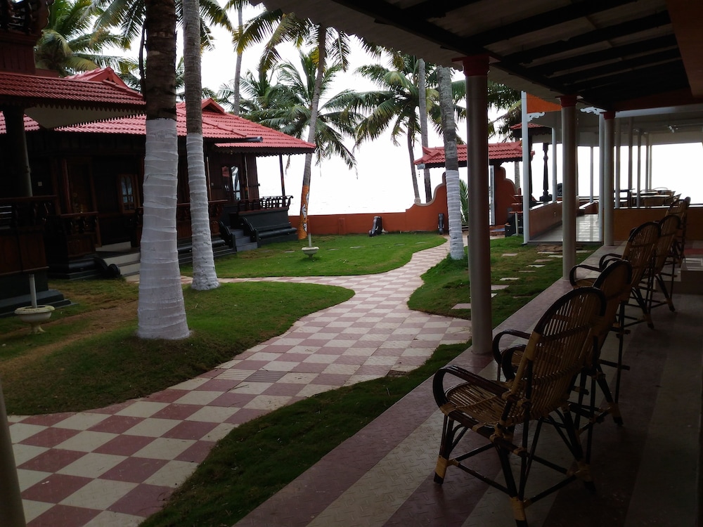 Black Beach Resort 25/32