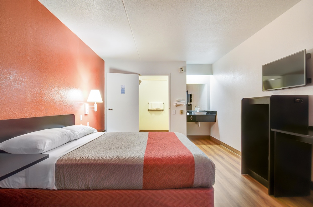 Motel6 Springfield, MO - North 11/56