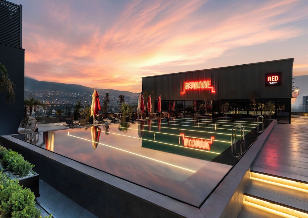 Radisson RED Izmir Point Bornova 6/59