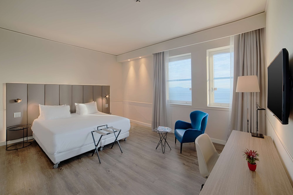 PREMIUM, WITH EXTRA BED, SEA VIEW