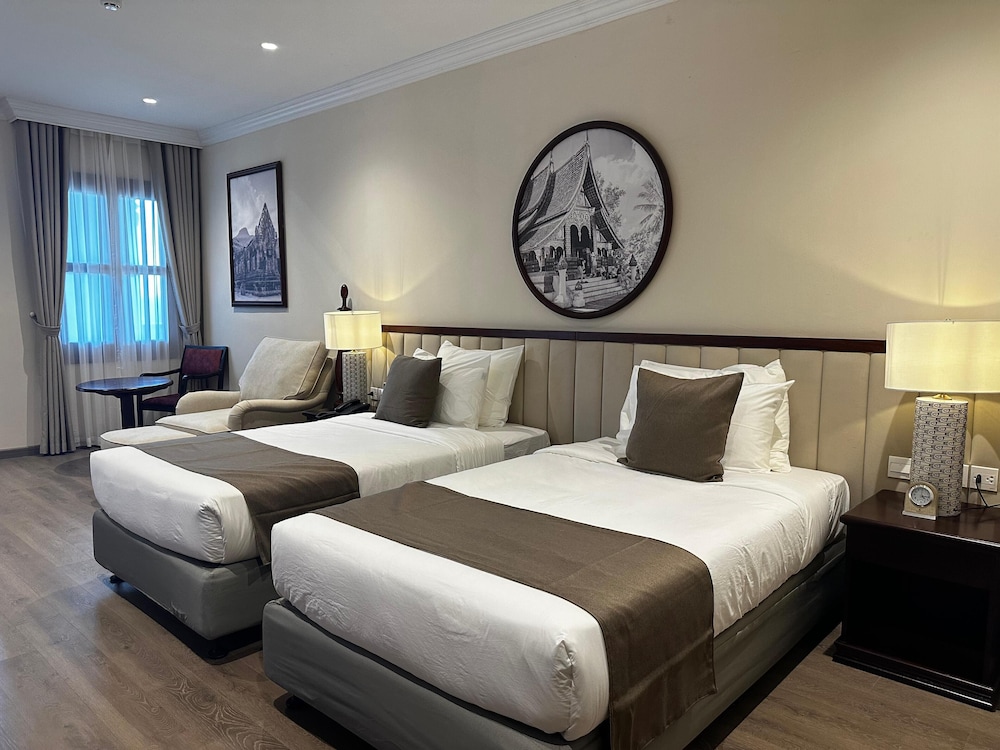 Champasak Palace Hotel 30/65