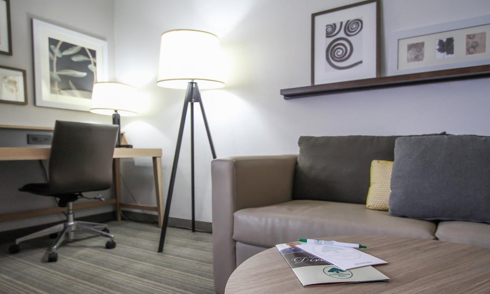 GreenTree Inn and Suites Phoenix Sky Harbor 19/65