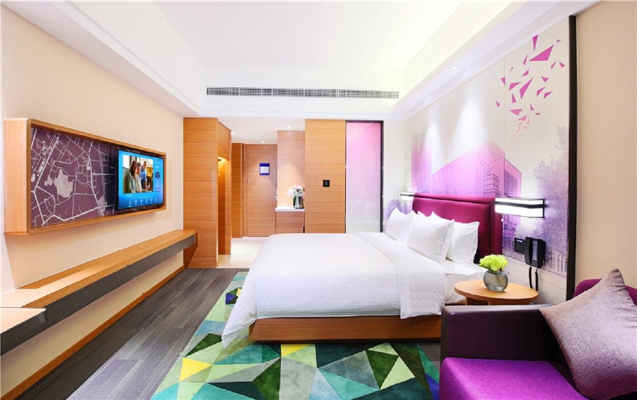 Superior, Queen Bed, River View