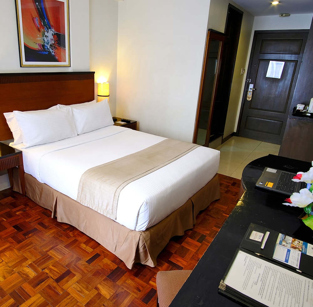 Fersal Hotel Neptune Makati 21/65