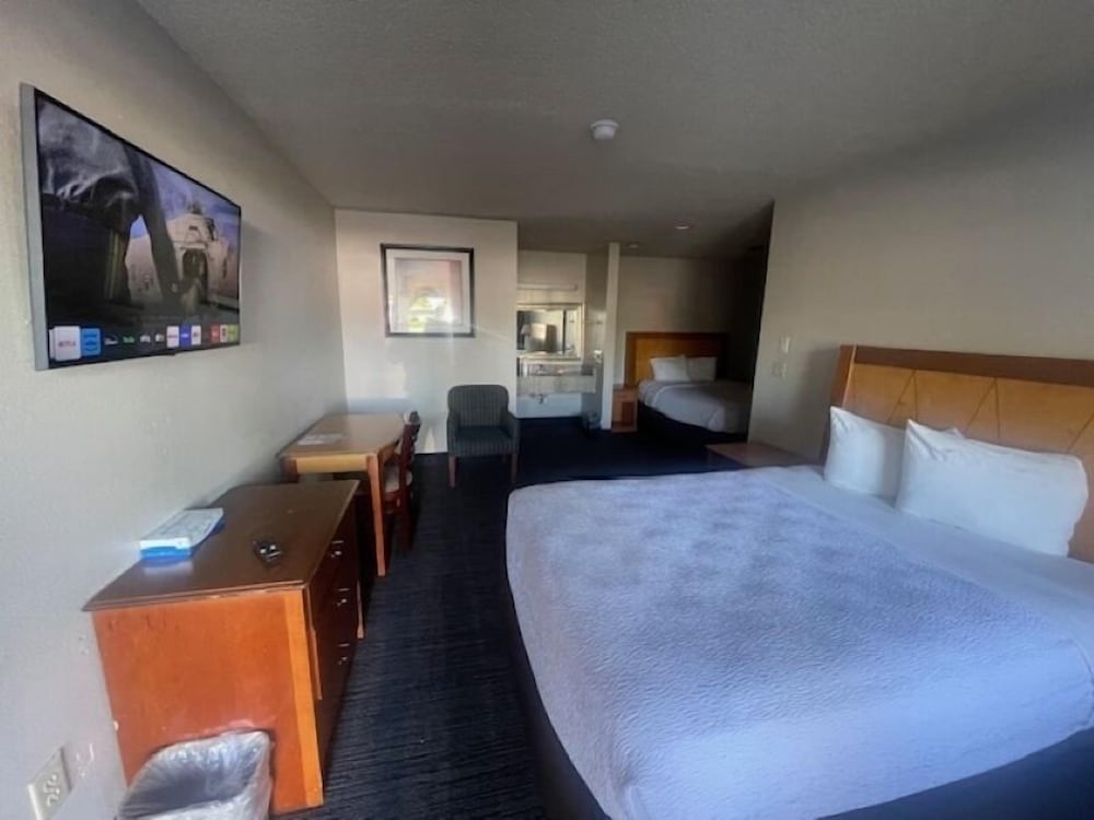 Skyway Inn SeaTac 33/58