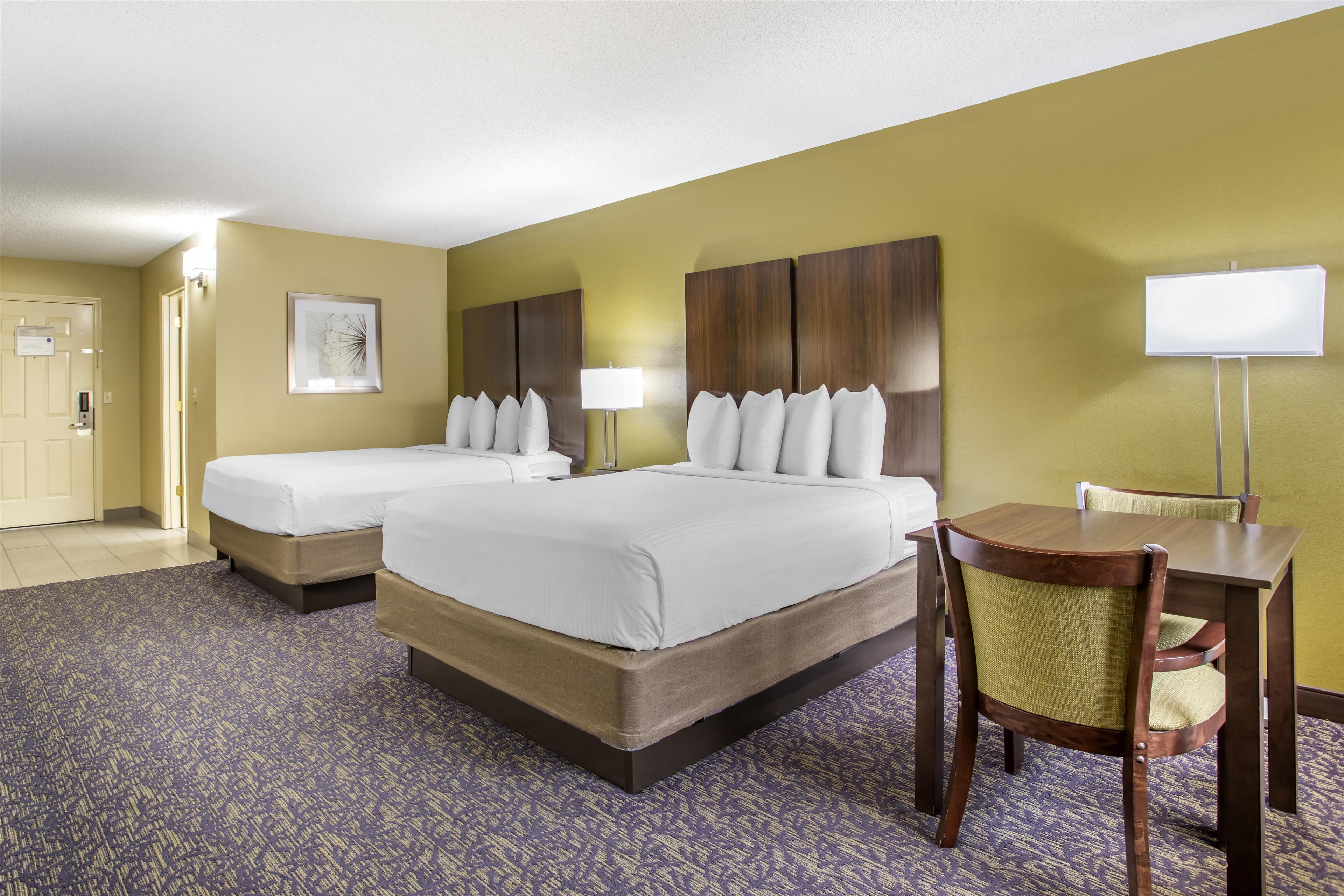 غرفة رباعية بسرير كوين لذوي الإعاقة، Best Western Plaza Inn 6/7