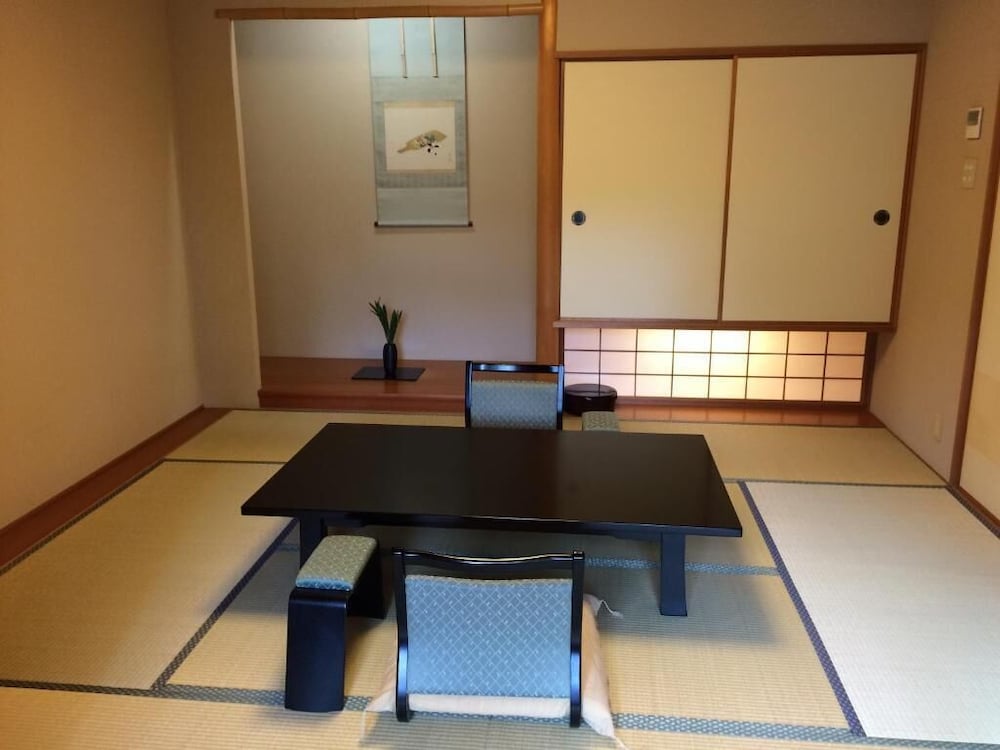 Ryotei Rangetsu 32/49