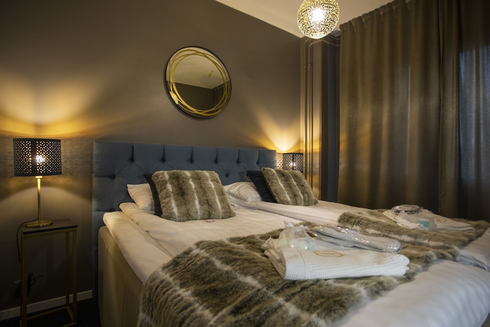 DELUXE, SUITE, SAUNA, BALCONY, KITCHEN