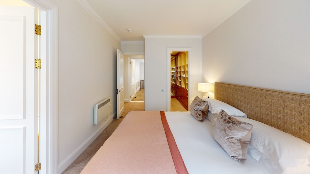 Cheval Knightsbridge 18/50