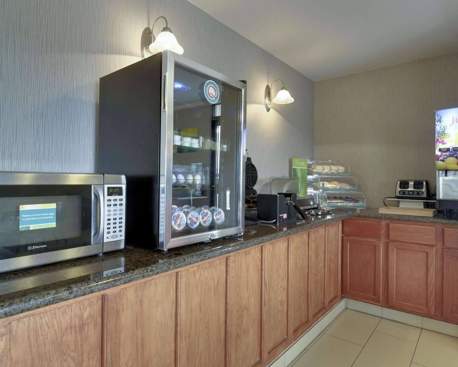 Quality Inn and Suites Clarksville 8/39