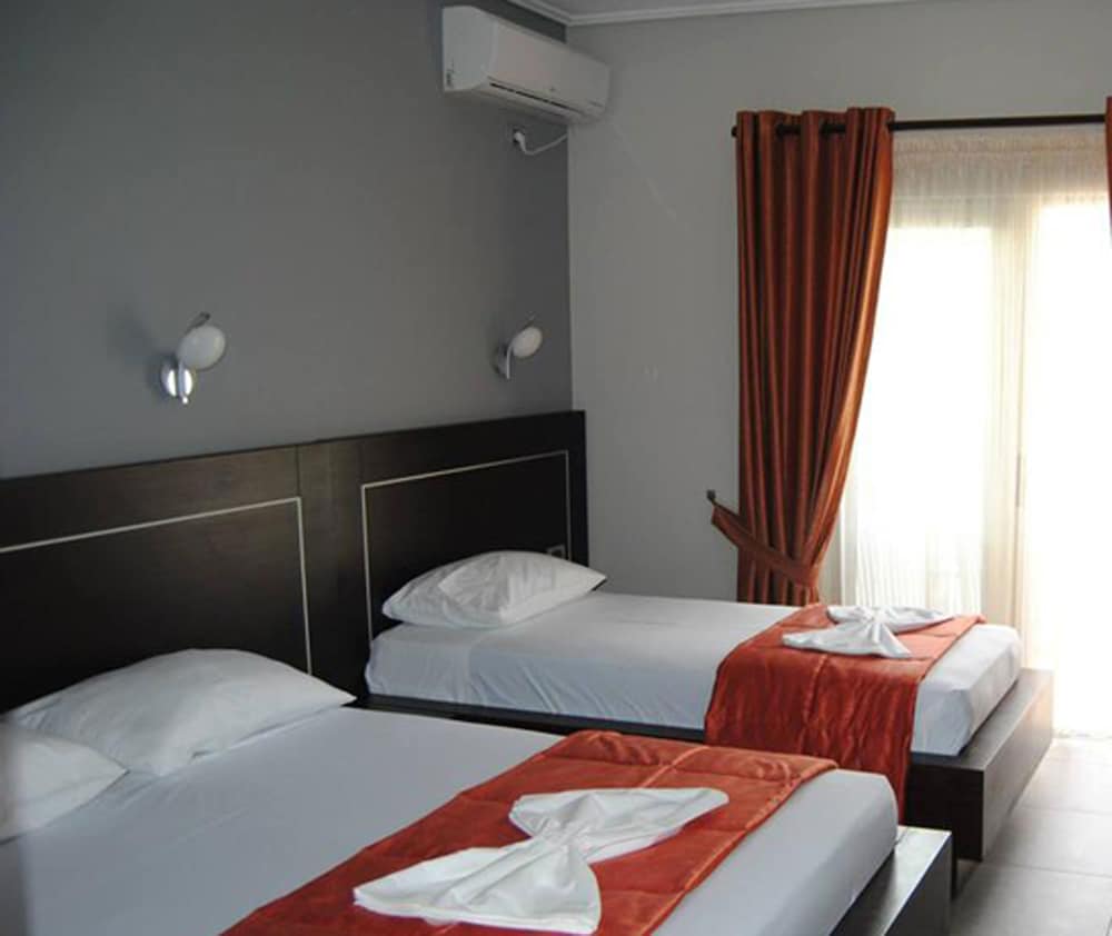 Lion Gate Hotel 11/50