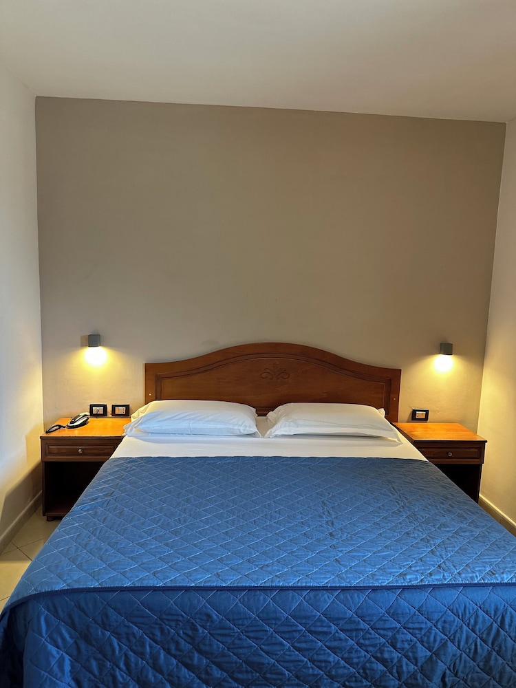 Hotel Plaza 17/50