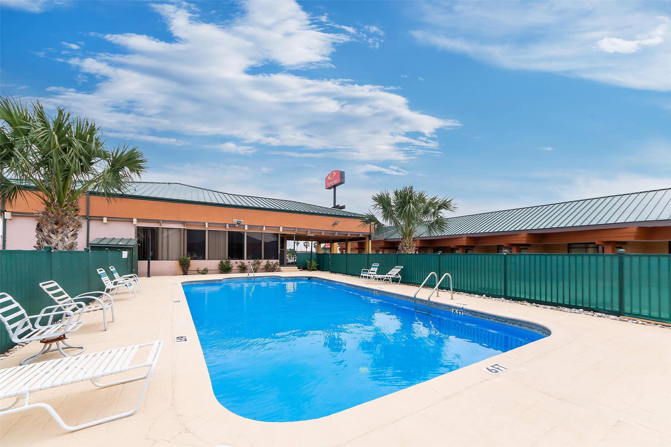 Econo Lodge Del Rio, TX 20/20