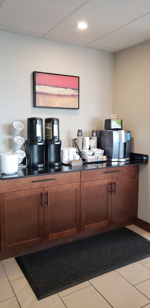 Super 8 by Wyndham Kelowna BC 5/38