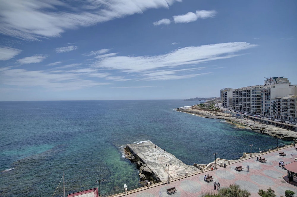 Sliema Chalet Hotel 25/32
