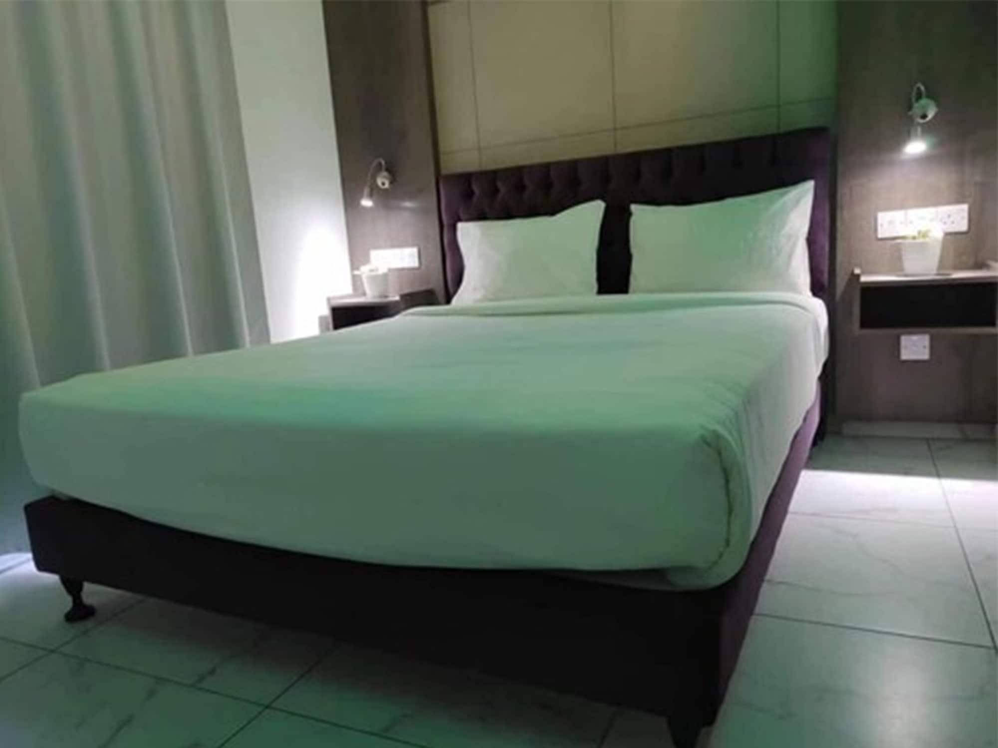 Deluxe, Double Bed