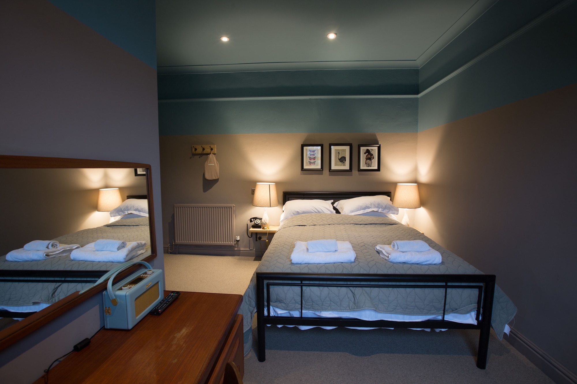 DELUXE, DOUBLE OR TWIN BED