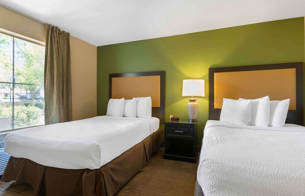 Extended Stay America Select Suites Phoenix Airport E Oak St 22/56