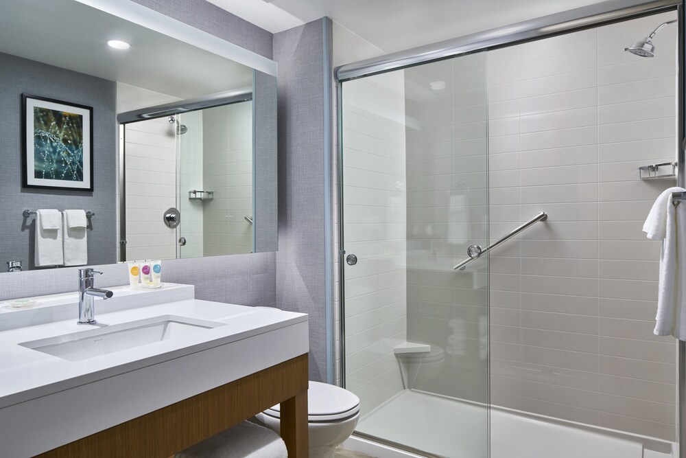 Hyatt Place Wilmington Riverfront 12/66
