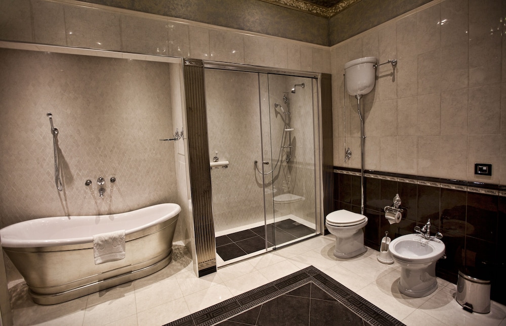 Multi Grand Hotel 60/68